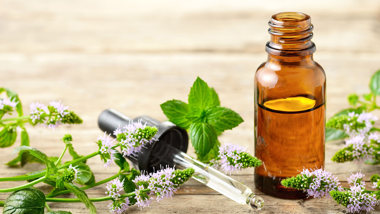 5 Essential Oils for Blemishes or Acne Breakouts - SuccessYeti